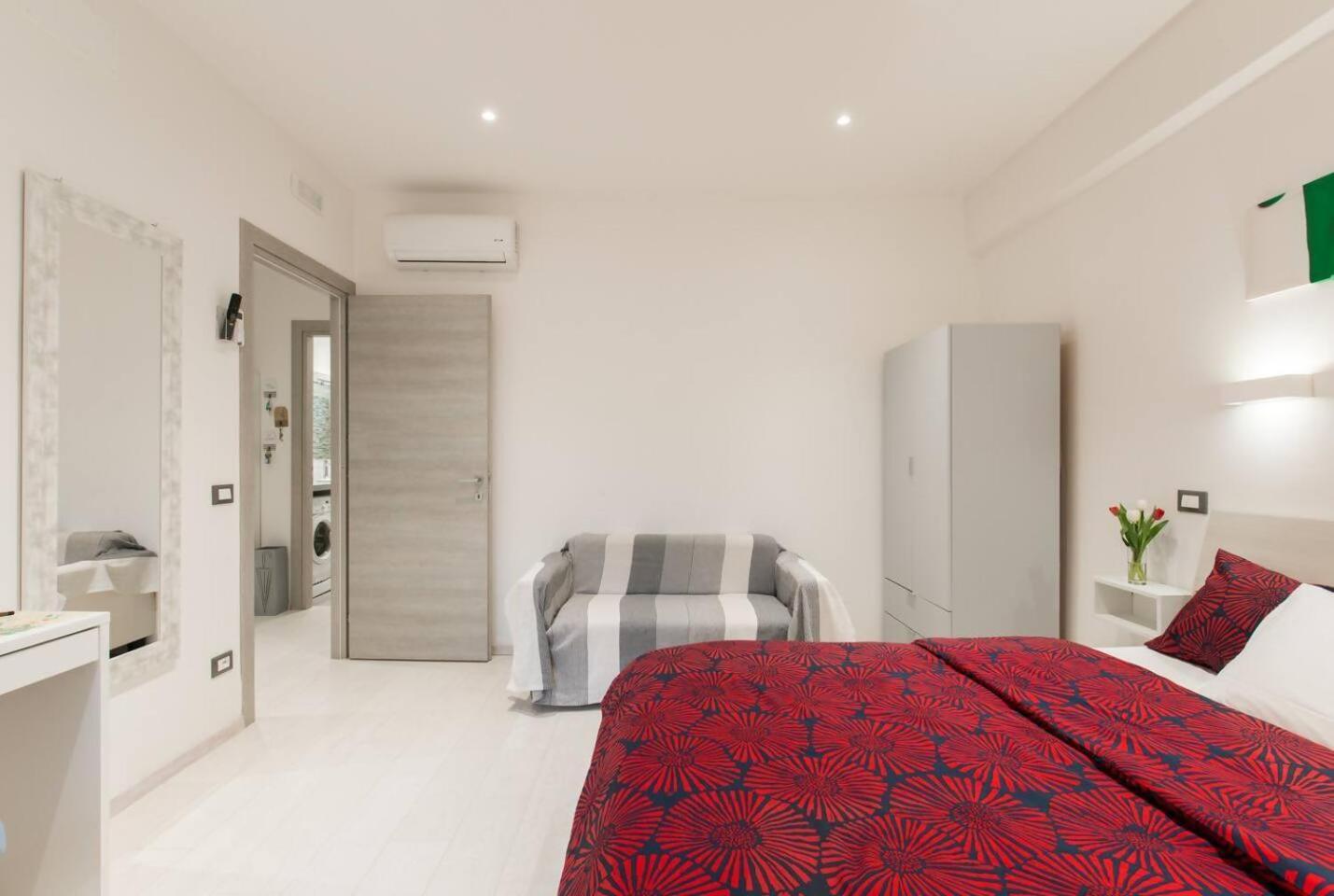 Romeeyes2020 Apartment Екстериор снимка